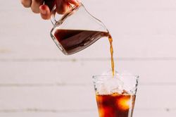 Có phải Cold Brew - cà phê ủ lạnh ít gây hại dạ dày so với cà phê truyền thống?