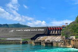 Mở cửa xả thủy điện Hòa Bình ứng phó với mưa lớn