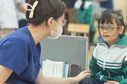Tỷ lệ tật khúc xạ gia tăng, trẻ hóa: Chuyên gia nhãn khoa khuyến nghị gì?