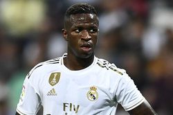 Giữ Vinicius, Real Madrid đối mặt tiền lệ nguy hiểm