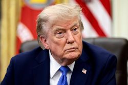 Ông Trump ký sắc lệnh siết quyền 'sinh ở Mỹ là công dân Mỹ'