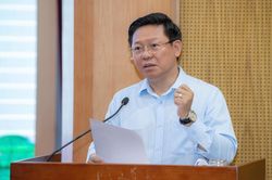 'Nhà xuất bản làm đúng quy trình chặt chẽ thì không cần lo lắng'