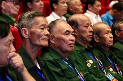 PH&Aacute;P LỆNH ƯU Đ&Atilde;I NGƯỜI C&Oacute; C&Ocirc;NG VỚI C&Aacute;CH MẠNG