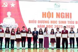 Lâm Đồng: Tuyên dương hơn 300 học sinh xuất sắc tại phường Lâm Viên-Đà Lạt