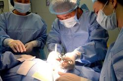Phẫu thuật thành công khối u tuyến cận giáp hiếm gặp cho trẻ 15 tuổi