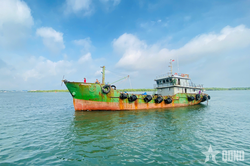 Hải đo&agrave;n Bi&ecirc;n ph&ograve;ng 18 bắt phương tiện chở 50.000 l&iacute;t dầu kh&ocirc;ng r&otilde; nguồn gốc