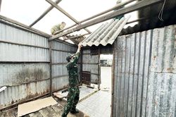 Cà Mau: Ban CHQS xã Đất Mũi chung tay giúp người dân dựng xây mái ấm