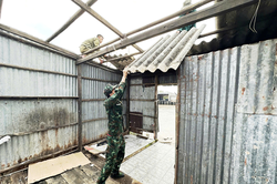 Cà Mau: Ban CHQS xã Đất Mũi chung tay giúp người dân dựng xây mái ấm