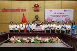 Trao kinh phí 20 tỷ đồng hỗ trợ nâng cấp, tu bổ, tôn tạo Nghĩa trang Liệt sĩ Việt - Lào