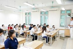Chính phủ quy định cơ cấu, số lượng, chế độ đối với hiệu trưởng, hiệu phó khi sắp xếp cơ sở giáo dục
