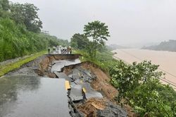 Mưa lớn gây sạt lở, 2 người mất tích ở Lào Cai
