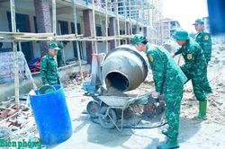 Góp sức dựng trường, xây tương lai nơi biên giới