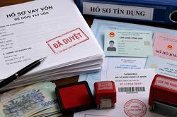 Thợ làm tóc dùng giấy tờ giả 'qua mặt' 4 ngân hàng