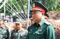 Tư lệnh Quân khu 7 thăm, động viên lực lượng quy tập hài cốt liệt sĩ tại Công viên Lê Thị Riêng