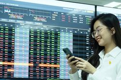 D&ograve;ng tiền xoay sang cổ phiếu doanh nghiệp nh&agrave; nước, loạt m&atilde; tăng trần