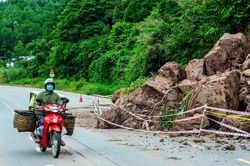 Hiểm họa r&igrave;nh rập tr&ecirc;n Quốc lộ 4B