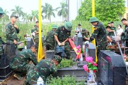 Bắt đầu h&agrave;nh tr&igrave;nh t&igrave;m lại t&ecirc;n cho 469 liệt sĩ tại Nghĩa trang Mai Dịch