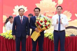 Ph&ecirc; chuẩn nh&acirc;n sự c&aacute;c bộ, địa phương
