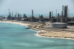 Aramco giảm giá dầu cho châu Á trước kỳ vọng đạt thỏa thuận về Hormuz