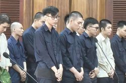Bí mật bên trong thùng hàng chuyển phát nhanh của đôi nam nữ