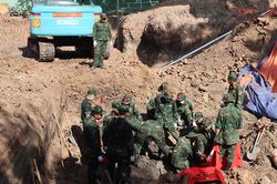 Tiếp tục phát hiện 17 hài cốt liệt sĩ cùng nhiều di vật ở công viên Lê Thị Riêng
