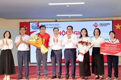 Hải Phòng trao tặng sách giáo khoa và đồng phục cho học sinh trước năm học mới