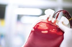 Chưa có bằng chứng truyền máu trẻ giúp chống lão hóa