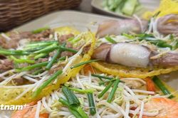Bánh xèo tôm nhảy - món ăn phải thử khi đến Quy Nhơn