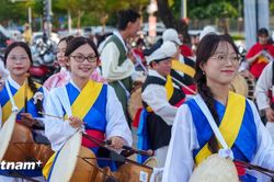 Nhịp điệu Samulnori vang dội, Áo dài - Hanbok 'khoe sắc' bên sông Hàn