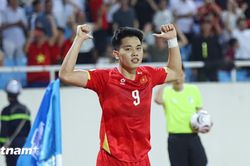 Đình Bắc rực sáng với cú đúp, tuyển Việt Nam vào bán kết ASEAN Cup với ngôi đầu bảng