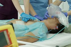 Người đàn ông 28 tuổi suýt tử vong, bác sĩ chỉ thẳng thói quen 'cực độc' nhiều người trẻ xem nhẹ