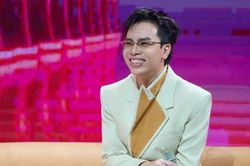 Hứa Kim Tuyền trải lòng về hành trình tạo nên loạt hit và cơ duyên với nhạc sĩ Giáng Son