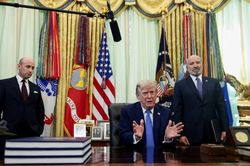 Ông Trump tung đòn mới nhằm hạn chế quyền công dân theo nơi sinh, bất chấp Tòa Tối cao