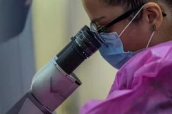 AI lần đầu tạo ra virus sống, giới khoa học vừa mừng vừa lo