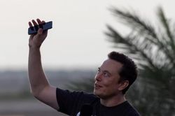 Tỷ ph&uacute; Elon Musk ăn g&igrave; mỗi ng&agrave;y khiến &ocirc;ng lu&ocirc;n tr&agrave;n đầy năng lượng?