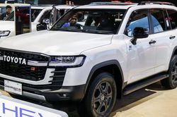 Toyota Land Cruiser hybrid 2026 ra mắt tại Đông Nam Á
