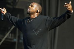 Kanye West tiếp tục hầu tòa, bị nhà sản xuất tố quỵt tiền suốt hai năm