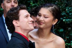 Zendaya và Tom Holland tổ chức tiệc cưới riêng tư sau khi bí mật kết hôn