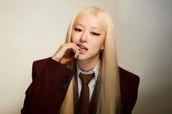 Rosé (BLACKPINK) lên tiếng sau loạt đồn đoán