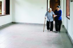 Dịch vụ chăm sóc người cao tuổi tại nhà - ngành kinh tế tiềm năng