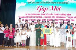 Đăk Lắk: Bộ đội Biên phòng khen thưởng 296 học sinh tiêu biểu trước thềm năm học mới