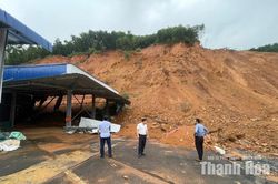 Sạt lở đất sau mưa lớn, ảnh hưởng tới một nhà máy tại xã Luận Thành
