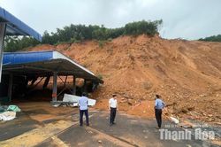Sạt lở đất sau mưa lớn, ảnh hưởng tới một nh&agrave; m&aacute;y tại x&atilde; Luận Th&agrave;nhSạt lở đất sau mưa lớn, ảnh hưởng tới một nh&agrave; m&aacute;y tại x&atilde; Luận Th&agrave;nh