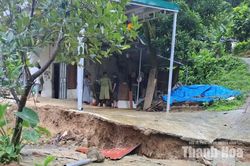 Mưa lớn gây sạt lở, nhiều hộ dân xã Quan Sơn phải sơ tán