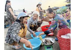 Khám phá 'chợ ma' Ngọc Chúc
