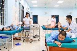 Ho&agrave;n thiện hệ thống chăm s&oacute;c sức khỏe người cao tuổi
