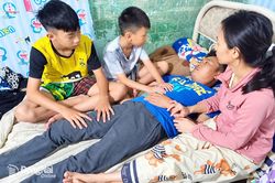 Xót xa gia đình nghèo: Vợ trầm cảm nặng, chồng ung thư di căn