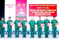 Trao quyết định điều động, bổ nhiệm sĩ quan và nâng bậc lương, thăng quân hàm quân nhân chuyên nghiệp