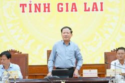 Quyết liệt th&aacute;o gỡ điểm nghẽn, th&uacute;c đẩy tăng trưởng kinh tế - x&atilde; hội