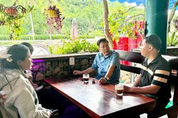 Xã Khánh Vĩnh tổ chức hoạt động 'Cà phê sáng - lắng nghe dân nói'